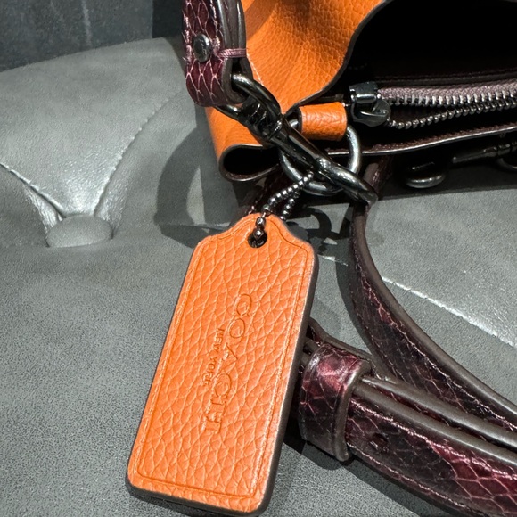 🌟SOLD!!🌟FIRM PRICE Coach Small Town Bucket Bag-2 way Bag.🧡Great Color 4 Fall🧡 - Picture 11 of 12